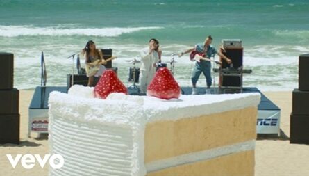 Cake By The Ocean Lyrics