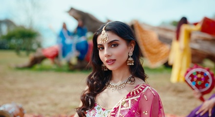 Jhumke Raj Hayre Lyrics